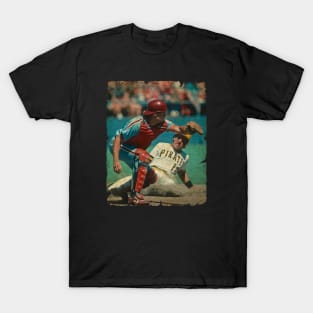 Darren Daulton in Philadelphia Phillies T-Shirt